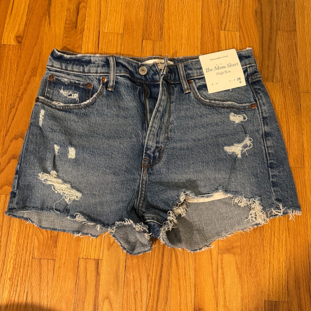 Abercrombie & Fitch The Mom Short High Rise